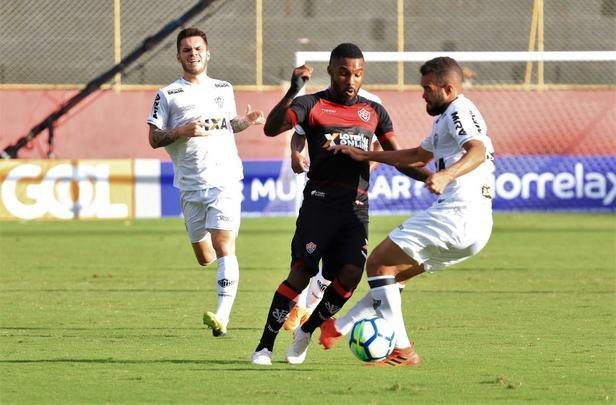 Vitória derrotou Atlético por 1 a 0, no Barradão, com gol de Léo Ceará