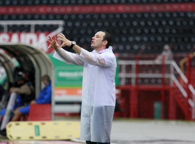 Bruno Pivetti valorizou a entrega dos jogadores, considerando, sobretudo, as péssimas condições do gramado em Pouso Alegre