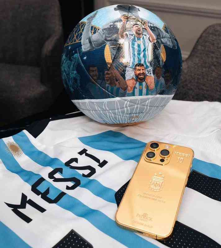 Iphones foram banhados a ouro pela Idesign Gold, a pedido de Lionel Messi