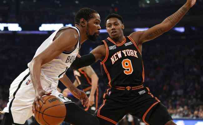 Kevin Durant, do Brooklyn Nets, e RJ Barrett, do New York Knicks