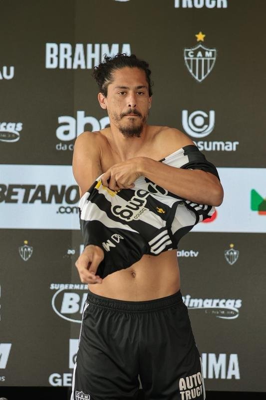 Zagueiro uruguaio Mauricio Lemos, de 27 anos, foi apresentado como reforo do Atltico nesta sexta-feira (17/2), na Cidade do Galo.