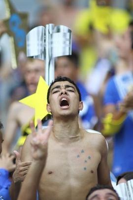 Torcida cruzeirense comea a festa dentro do estdio antes da partida decisiva contra o Grmio