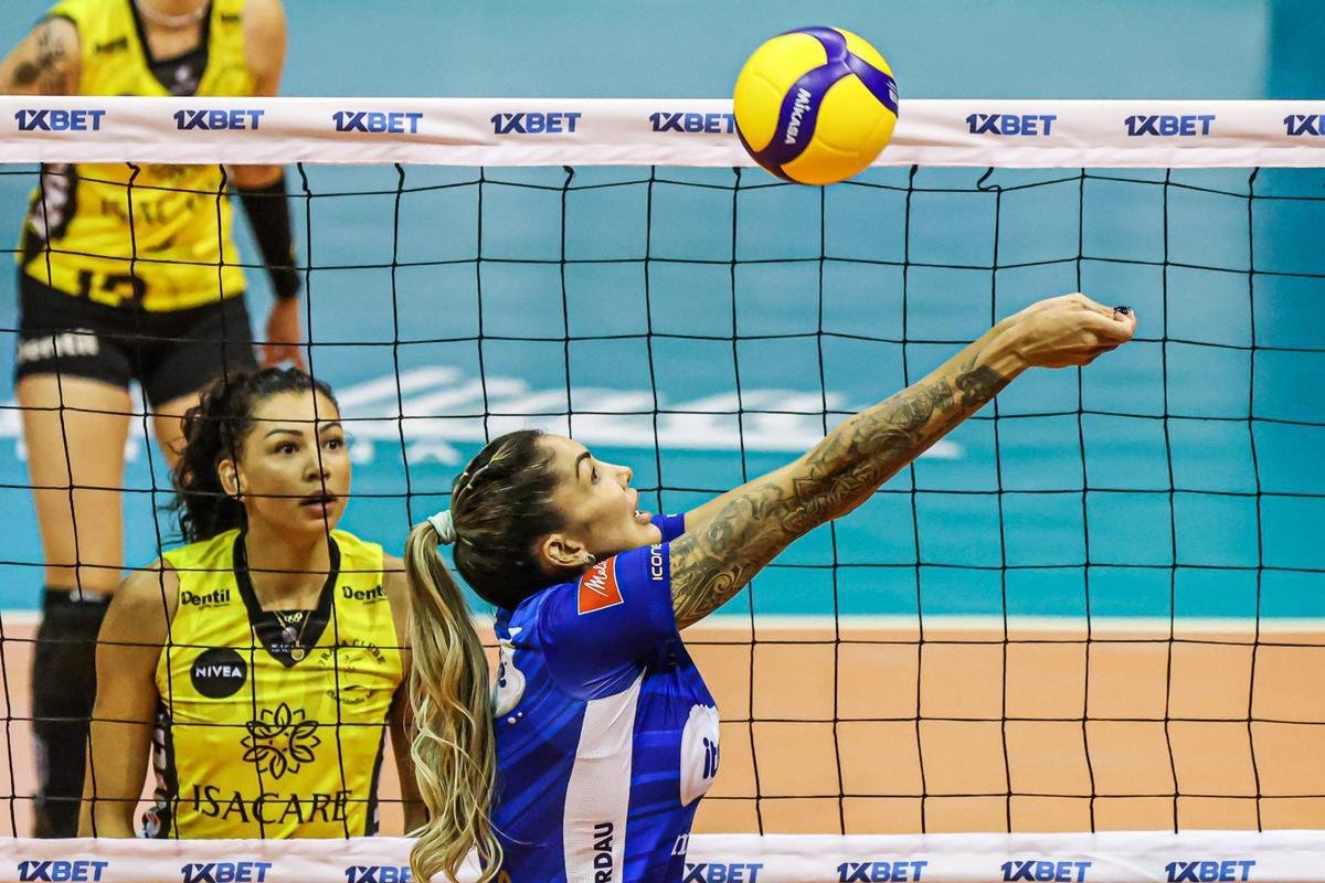 Minas venceu a segunda partida da deciso, por 3 sets a 1, nesta sexta-feira, na Arena Nilson Nelson, em Braslia, e fechou a srie melhor de trs com dois triunfos. As parciais foram de 26/24, 18/25, 25/15 e 25/17. 