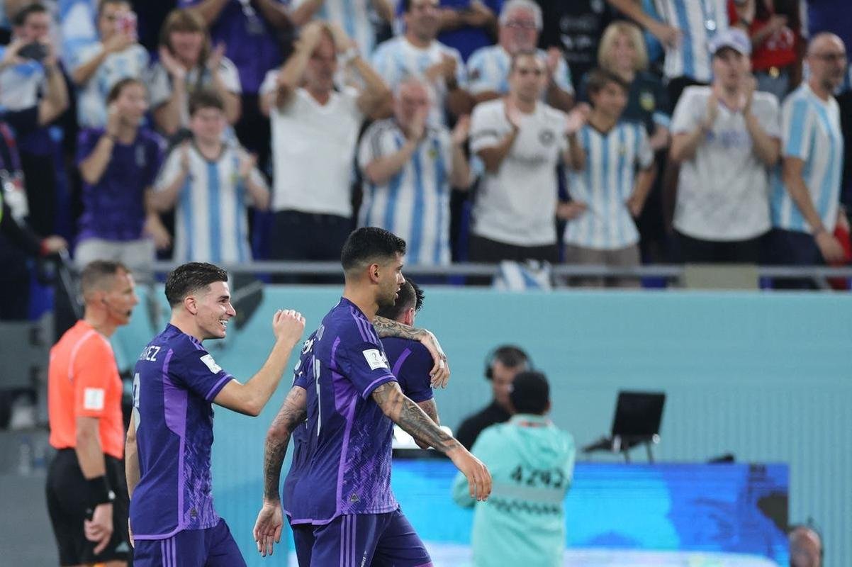 Julin lvarez marcou o segundo gol da Argentina sobre a Polnia no Estdio 974, em duelo pelo Grupo C da Copa do Mundo