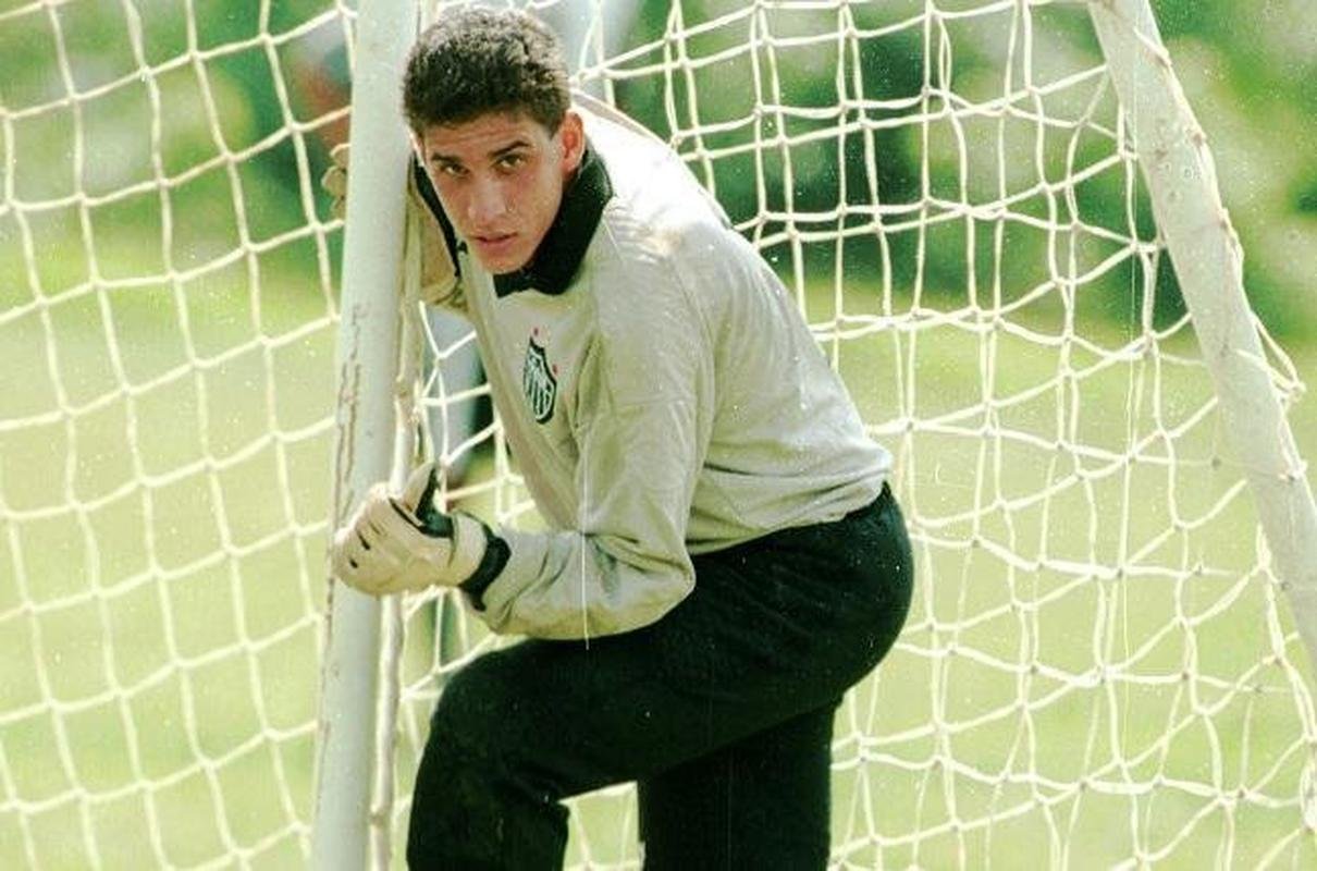 �merson - 1998 a 2000: revelado pelas categorias de base do Galo, subiu para o profissional em 1998. Campe�o Mineiro em 1999, fez 68 jogos e levou 70 gols.