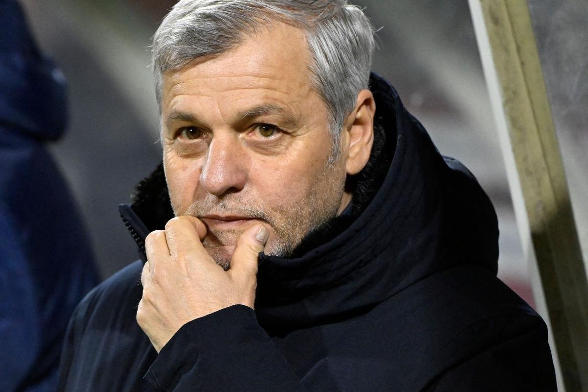 26 Bruno Gensio (tcnico do Rennes)
