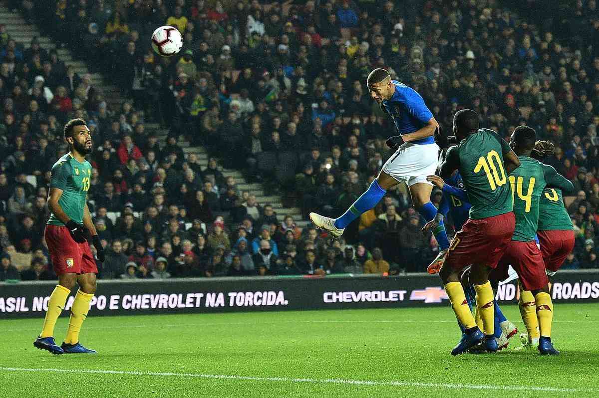 Seleo Brasileira realizou o ltimo jogo do ano de 2018 contra o Camares, em Milton Keynes, na Inglaterra