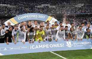 Jogadores do Real Madrid comemoram ttulo da Supercopa da Espanha sobre o Barcelona