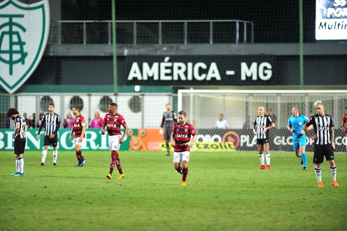 Galo pressionou no segundo tempo, mas levou gol em contragolpe: verton Ribeiro fez aps passe de Vincius Jnior: 1 a 0 Flamengo