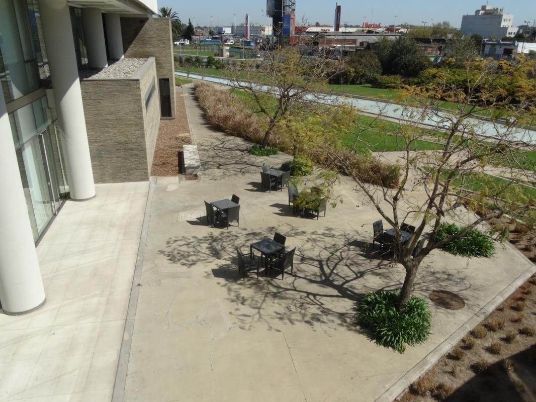 O hotel que abriga o Atltico tem cassino, shopping, spa, piscina, academia e quadras