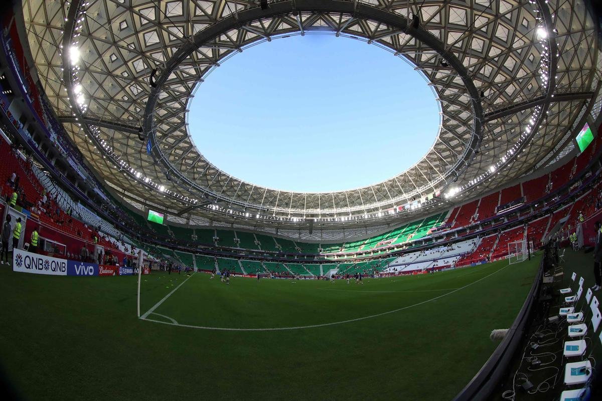 Estdio Al Thumama: arena da Copa tem capacidade para 40 mil torcedores e fica em Doha, capital do Catar. Foi projetado por pessoas nascidas no pas e reflete tradio familiar catari
