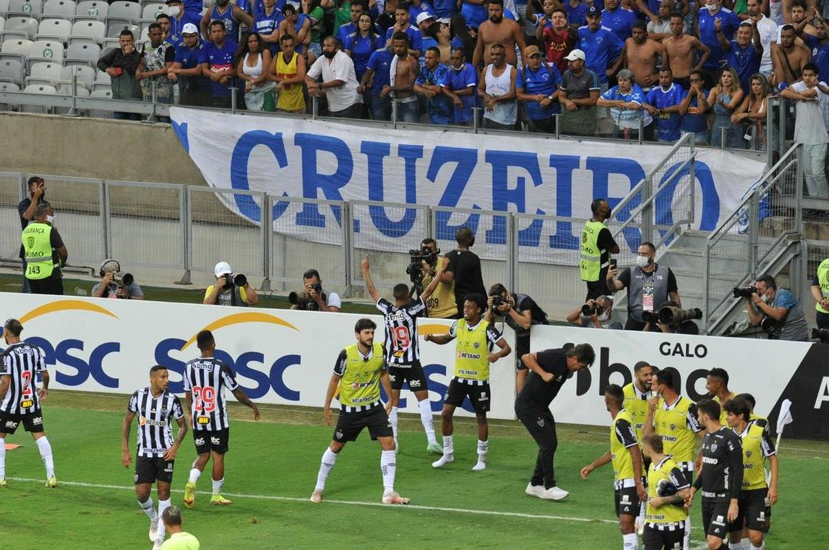 Ademir entrou no segundo tempo e fez o gol da virada do Atltico nos acrscimos