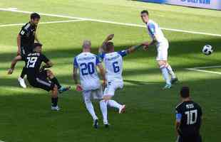 Imagens do gol de Aguero, que abriu o placar para a Argentina contra a Islndia