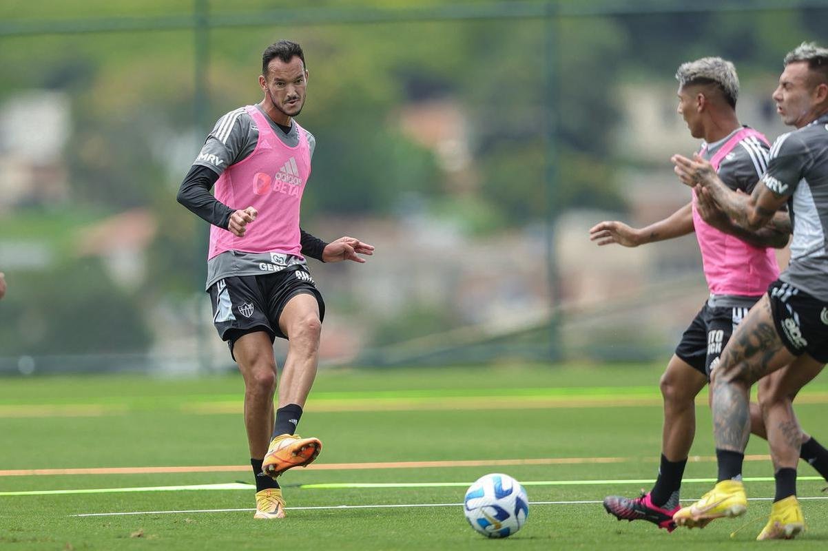 Atltico teve um dia de folga aps o empate com o Cruzeiro no clssico. Elenco de Coudet retomou atividades na Cidade do Galo na tarde desta quarta-feira (15/2).