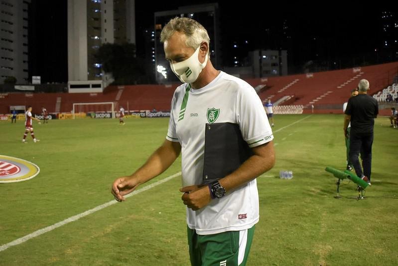 Náutico e América se enfrentaram no estádio dos Aflitos