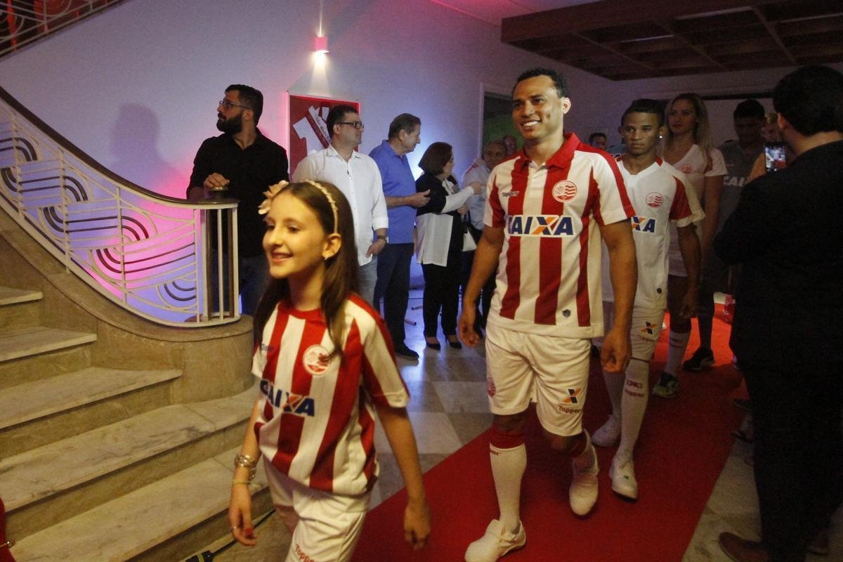 O Nutico, em 2017, segue a parceria com a Topper e apresenta nova camisa em cores tradicionais