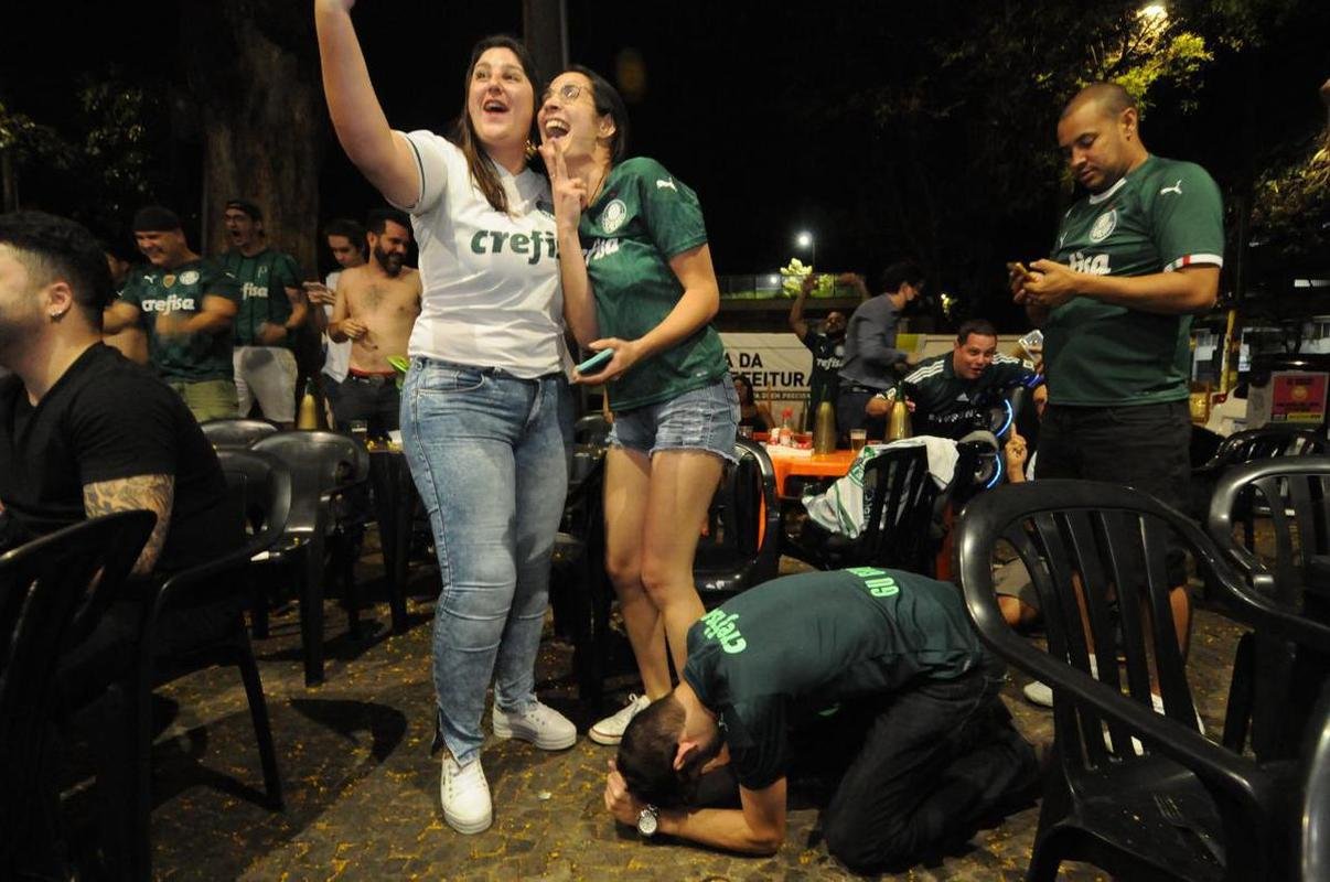 Torcedores do Palmeiras vibraram com a classificao  final da Libertadores aps empate com Atltico no Mineiro