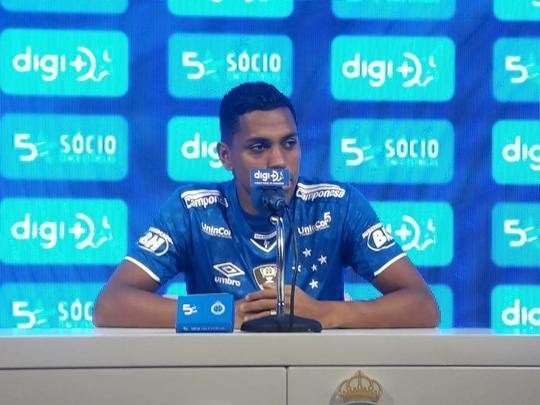 Pedro Rocha foi apresentado pelo Cruzeiro na tarde desta sexta-feira (05/04)