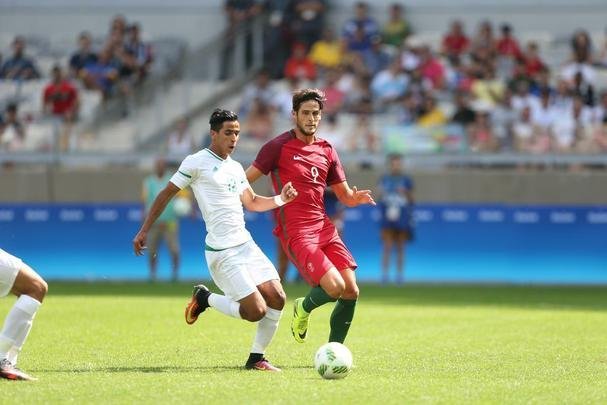 Portugal e Arglia empataram por 1 a 1 no Mineiro. Resultado fez os lusitanos avanarem s quartas de final em primeiro. Honduras passou em segundo. Surpreendentemente, Argentina est eliminada dos Jogos do Rio j na primeira fase do futebol masculino 