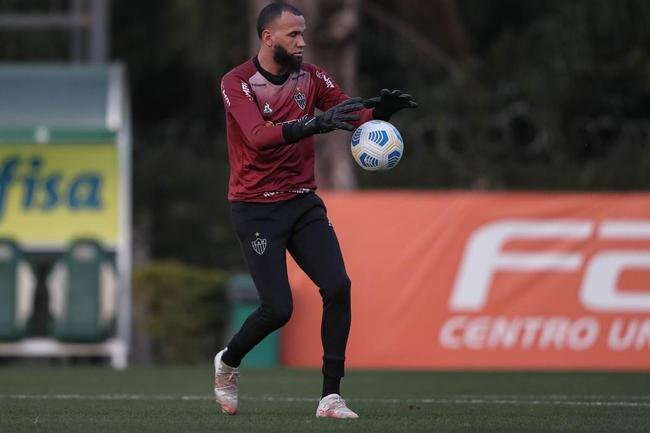 Cuca orientou atividade no CT do Palmeiras, na Barra Funda, em So Paulo 