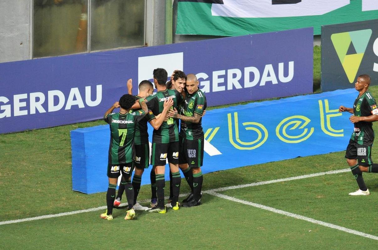 O Amrica recebeu o Patrocinense nesta quarta-feira (16), no Independncia, em Belo Horizonte, para confronto vlido pela 7 rodada do Campeonato Mineiro. A partida marcou a estreia do experiente goleiro Jailson com a camisa do Coelho.