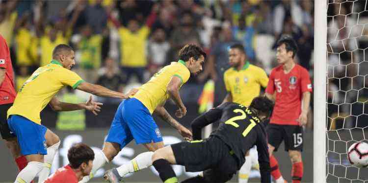 Após gol de falta, Coutinho valoriza triunfo em momento de pressão 