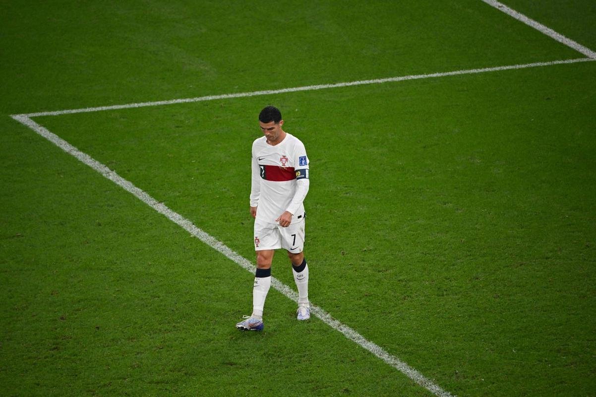 Cristiano Ronaldo chora aps eliminao de Portugal na Copa do Mundo diante de Marrocos