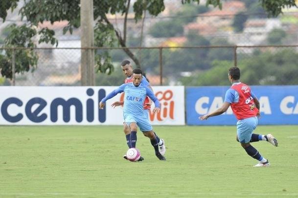 Mano Menezes montou Cruzeiro que deve encarar o Villa Nova no sbado e promoveu trs mudanas em relao ao ltimo jogo: Murilo entrou na vaga de Leo, Egdio no lugar de Marcelo Hermes e Robinho deu lugar a Ariel Cabral
