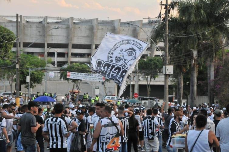 Fotos da torcida do Atltico no pr-jogo contra o Palmeiras no Mineiro