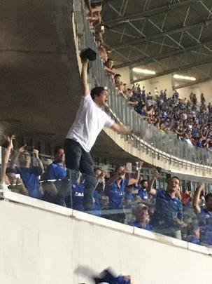 Vocalista da banda Skank vai com frequência aos jogos do Cruzeiro no Mineirão