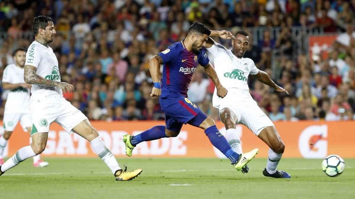 Duelo no Camp Nou marca o retorno do lateral Alan Ruschel aos gramados aps o acidente com o avio da Chape, em novembro de 2016