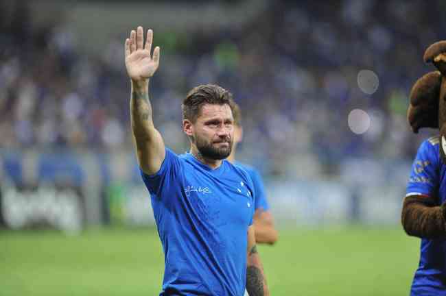 Último jogo da carreira de Sobis tem emoção, festa com a torcida do Cruzeiro  e surpresa de Dirceu Lopes; assista, cruzeiro