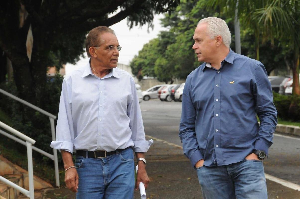 13/01/2016 - Benecy Queiroz com o diretor de futebol Guilherme Mendes