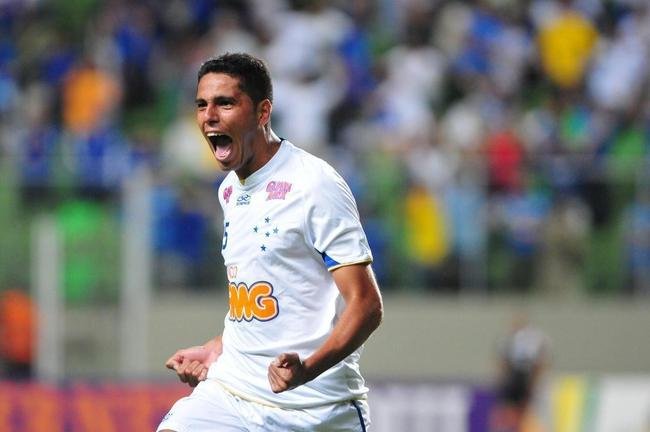 Willian Magro (volante) - revelado na base do Grmio, foi emprestado ao Cruzeiro durante o Campeonato Brasileiro de 2012. Em 18 jogos, marcou um gol.