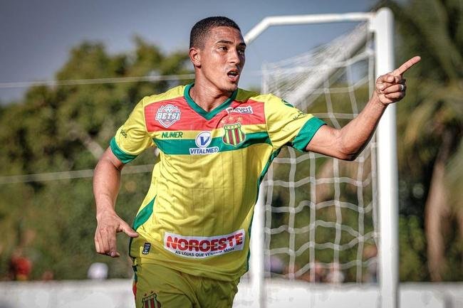 O atacante Jackson marcou 7 gols em 29 jogos pelo Sampaio Corr�a, que terminou a S�rie B em 6�, com 57 pontos.