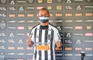 Mariano - O lateral-direito voltou ao Atl�tico depois de 12 anos. Em 2008, ele era titular da equipe, mas foi demitido ap�s ser flagrado em uma balada ao lado do lateral-esquerdo Calisto e do meia-atacante Len�lson �s v�speras de um jogo contra o Palmeiras, fora de casa. Eles rescindiram o contrato com o clube, que j� era comandado por Alexandre Kalil. Antes de chegar ao Galo, Mariano defendeu o Cruzeiro. Em 2007, foram 19 partidas.