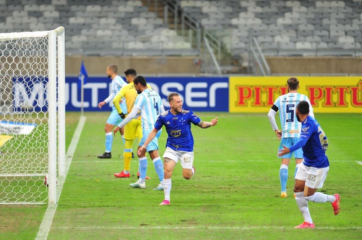 Fotos de Cruzeiro x Londrina, no Mineiro, pela 15 rodada da Srie B