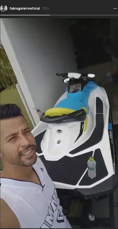 Jogadores do Cruzeiro no carnaval 2018; Fbio aproveitou folga para andar de jet ski 