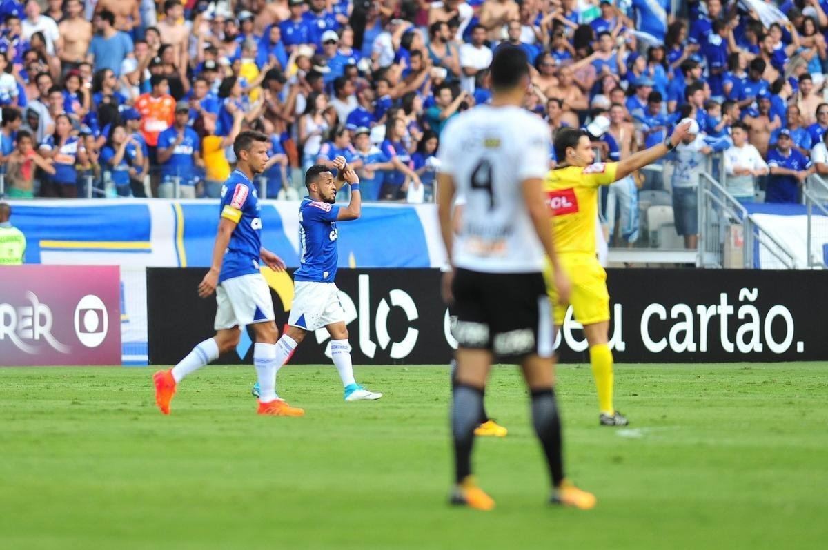 Rafinha, para o Cruzeiro, e Clayson, para o Corinthians, marcaram os gols da partida