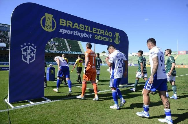 Fotos do jogo entre Guarani e Cruzeiro, no Brinco de Ouro, em Campinas, pela 17 rodada da Srie B do Campeonato Brasileiro