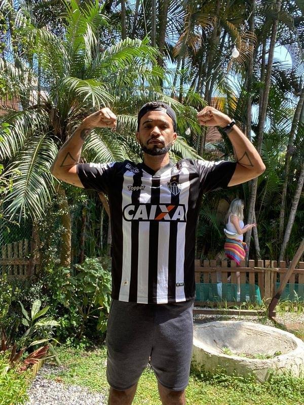 Flvio Renegado - rapper, cantor e compositor, 39 anos: 