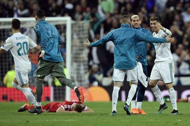 Depois da classificação do Real Madrid, festa merengue e decepção do Bayern no Santiago Bernabéu