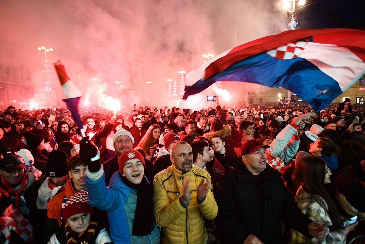 Festa da torcida croata em Zagreb com a vitria sobre Marrocos e a conquista do terceiro lugar na Copa do Mundo de 2022, no Catar