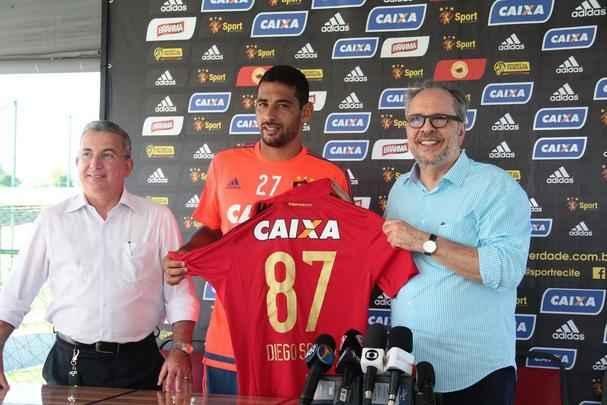 Na apresentao oficial, Diego disse que nunca quis sair do Rubro-negro e disse que a Ilha do Retiro era a sua casa. quela altura, o meia perdeu o prazo de inscries para o Pernambucano, mas jogou algumas partidas do mata-mata da Copa do Nordeste.