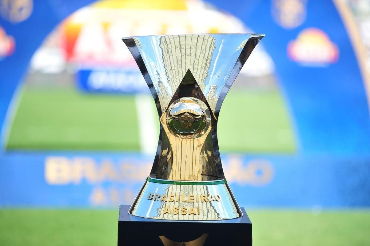 Trofu do Campeonato Brasileiro de 2021, conquistado pelo Atltico