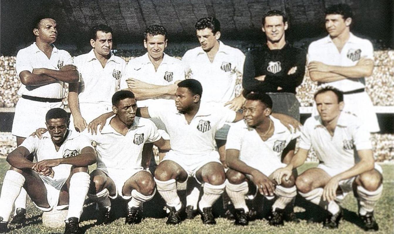 Santos (1962) - O Santos de Pel, Coutinho e Pepe  inspirao para o Atltico de 2021. Em 1962, o time da Vila Belmiro fez a melhor campanha da fase de grupos. No mata-mata, superou a Universidad Catlica-CHI na semifinal e o forte Pearol-URU na grande deciso.