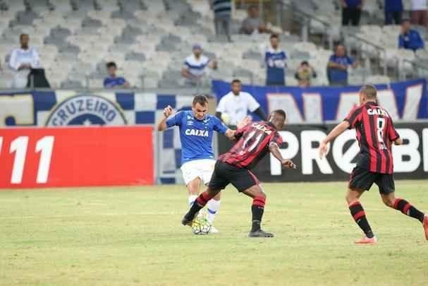 Fotos da partida entre Cruzeiro e Atltico-PR no Mineiro