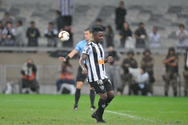 Atltico perdeu por 4 a 3 para o Coln nos pnaltis e foi eliminado da Copa Sul-Americana. Goleiro argentino Burin defendeu penalidades de Rver e Cazares