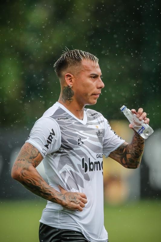 Eduardo Vargas - volta aps cumprir isolamento por ter contrado COVID-19