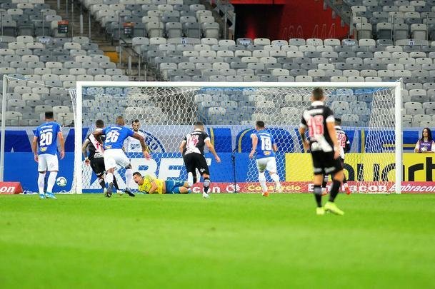 Cruzeiro e Vasco se enfrentaram no Mineiro, pela 17 rodada do Campeonato Brasileiro